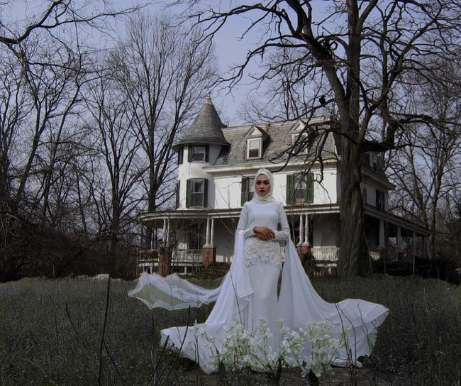 Koleksinya ini sudah dijual di butik Azzim Aziz. Harganya sekitar RM 1000 atau Rp 1 juta.  Foto: Dok. Azzim Aziz