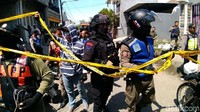 Tim gegana dan brimob juga terlihat di lokasi.