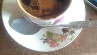 Jangan tanya rasanya kayak apa. Komentar @fiana5510 saat pamer kopi tubruknya yang disajikan dalam cangkir keramik mungil. Foto: Instagram @fiana5510