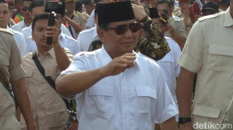 Jokowi Dikritik, PDIP Ungkit Kebijakan Ayah dan Eks Mertua Prabowo Jokowi Dikritik, PDIP Ungkit Kebijakan Ayah dan Eks Mertua Prabowo