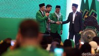 Jokowi didampingi Ketum PPP Rohahurmuziy, Menko Polhukam Wiranto, dan Menag Lukman Hakim Saifuddin.