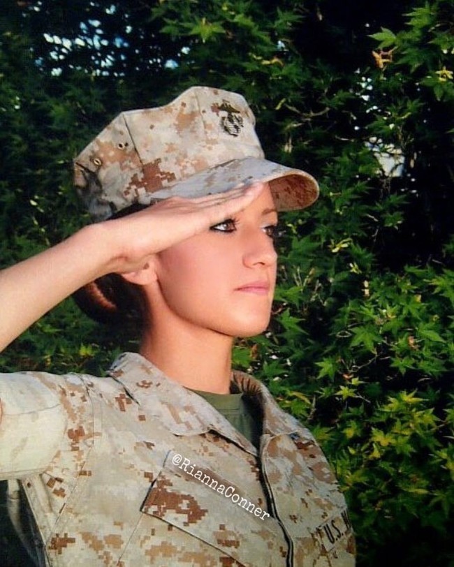 Wanita asal California, Amerika Serikat ini bergabung menjadi tentara pada 2011 setelah ia tamat SMA. Foto: Instagram