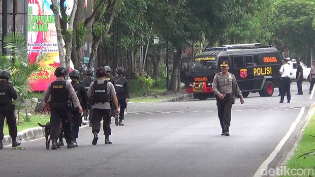 Gegana Amankan Benda Mencurigakan di Depan Kantor Gubernur Bali