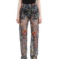 Punya jiwa petualang, pikiran Sagitarius selalu kemana-mana mencari destinasi selanjutnya. Kamu pun bisa menampilkan kepribadian tersebut dengan memilih jeans penuh sulaman bertema dreamy seperti ini. Foto: Adam Selman