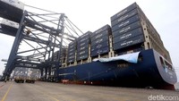Produk manufaktur itu diangkut menggunakan Kapal CMA CGM Tage.
