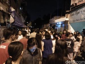 Polisi Jaga Ketat Lokasi Baku Tembak Densus, 1 Ambulans Keluar