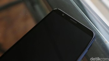 Honor 7X menggunakan prosesor octa-core Kirin 659 dengan clock speed 2,36 GHz dan dilengkapi RAM 4 GB. Dapur pacu itu dapat diterjemahkan menjadi pengoperasian yang cukup nyaman, tidak ada kendala berarti dalam mengakses aplikasi atau multitasking. Foto: Muhammad Ridho