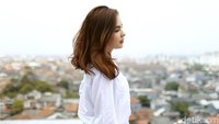 Dara berusia 17 tahun itu datang untuk mempromokan film terbarunya yakni Alas Pati.