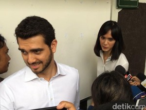 Fachri Albar Dituntut 9 Bulan Penjara