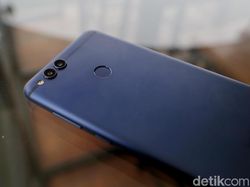 Unboxing Ponsel Honor 7X, Penantang Kuat di Kelas Menengah