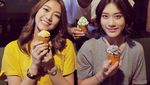 Gantengnya Chantavit Dhanasevi Saat Makan Steamboat hingga Cupcakes