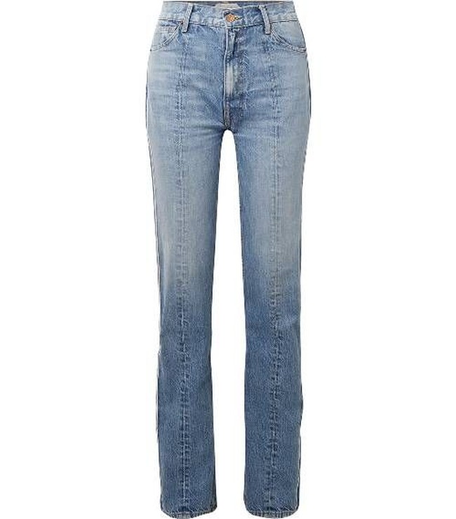 Orang-orang Taurus dikenal praktis dan tak ingin repot. Ketika membeli celana jeans, kamu mungkin lebih memilih opsinya yang simpel namun punya bahan berkualitas sehingga nyaman dipakai dan tahan lama. Foto: Tre