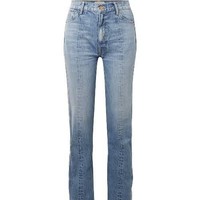 Orang-orang Taurus dikenal praktis dan tak ingin repot. Ketika membeli celana jeans, kamu mungkin lebih memilih opsinya yang simpel namun punya bahan berkualitas sehingga nyaman dipakai dan tahan lama. Foto: Tre