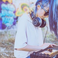 Melissa memang memiliki bakat besar dalam bermusik sejak kecil. Ia mengaku sudah menulis musik sejak usia 12. Pada usia 17 tahun, wanita 33 tahun tersebut sudah mulai perform dan memproduksi musiknya sendiri. Foto: Instagram Melissa Reese