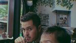 Begini Gaya Pereli Rifat Sungkar Saat Makan Bareng Istri dan Keluarganya