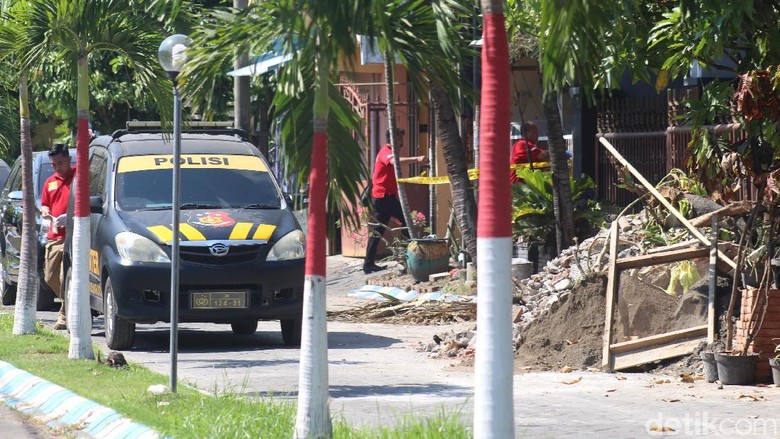 14 Teroris di Sidoarjo Diamankan, 6 Ditembak Mati 14 Teroris di Sidoarjo Diamankan, 6 Ditembak Mati