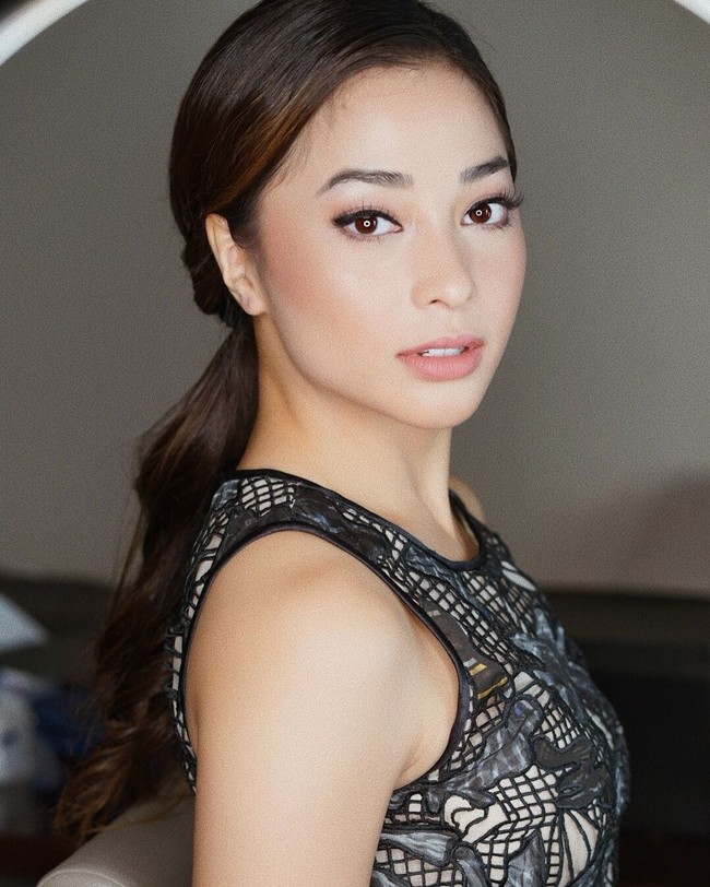 Aktris Nikita Willy yang sudah cantik membuat penampilannya semakin paripurna dengan melakukan suntik filler pada dagunya sehingga bentuk wajahnya lebih v-shape.Foto: Instagram