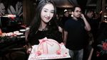 Menikmati Makanan Pesinetron Ranty Maria Tetap Bergaya Cantik