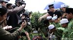 Doa Billy Syahputra di Pusara Olga Syahputra