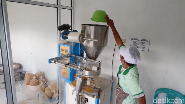 Proses pengolahan jamu di Wonosobo. 