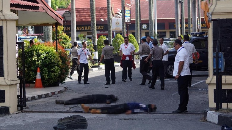 Ini Identitas 4 Teroris Penyerang Mapolda Riau Ini Identitas 4 Teroris Penyerang Mapolda Riau