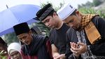 Doa Billy Syahputra di Pusara Olga Syahputra