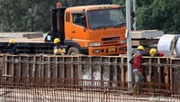 Pembangunan Tol Desari Seksi I terus berlanjut. Meski, proyek ini sempat tersendat karena girder ambruk.