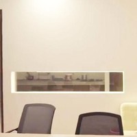 Rumah Raditya Dika boleh dibilang berhantu. Tapi tak dimungkiri komika dan sutradara film berusia 33 tahun ini juga punya selera interior yang khas. Foto: Youtube