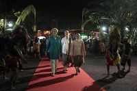 Rombongan, diajak berkeliling menikmati keindahan Kota Pahlawan (Foto: Pemkot Surabaya)