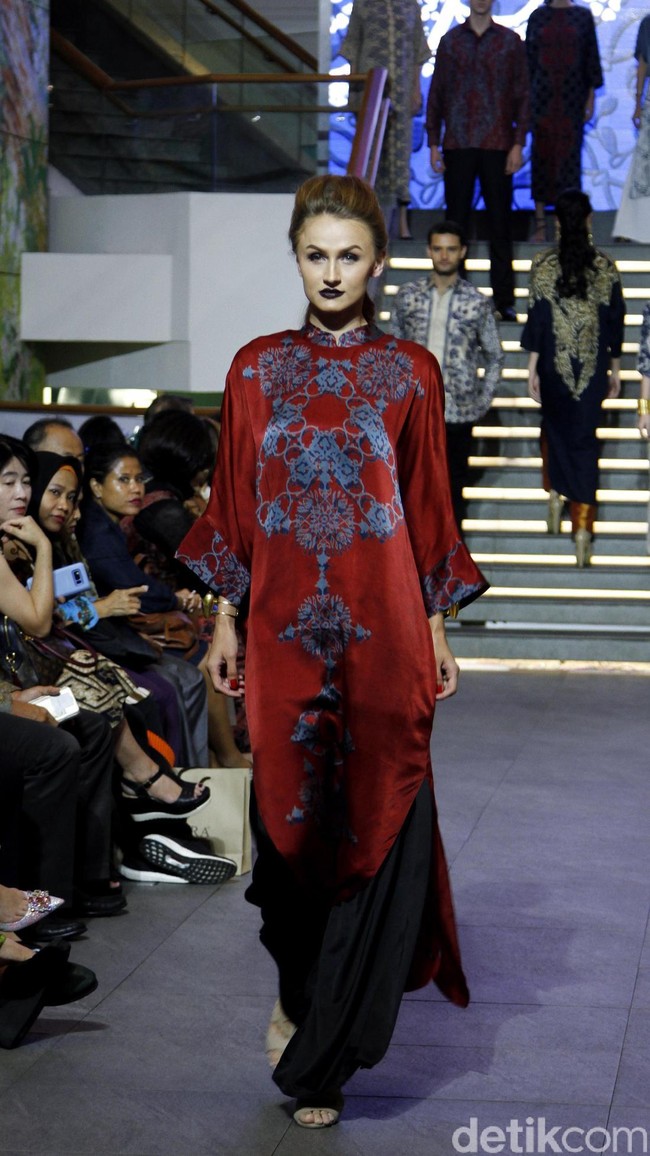 Fashion show koleksi busana Ramadan 2018 Alleira Batik bertema La Splendeur bertempat di Lamoda Cafe, Plaza Indonesia, Jakarta. Rabu [9/5/2018]. Foto: Mohammad Abduh/Wolipop