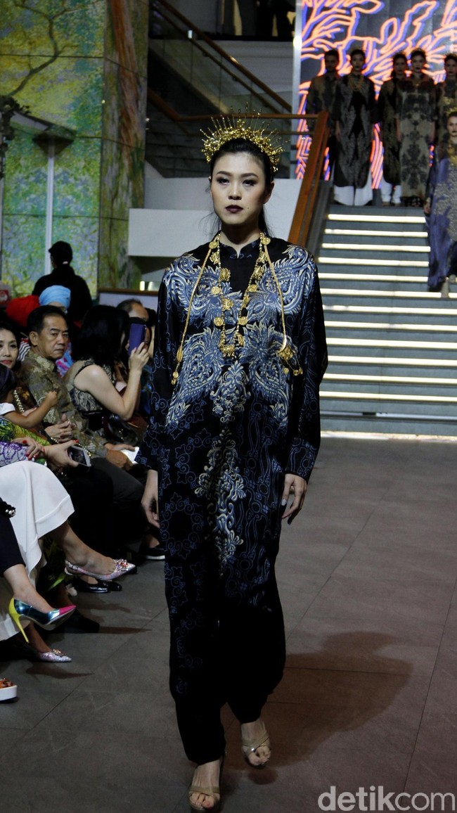 Fashion show koleksi busana Ramadan 2018 Alleira Batik bertema La Splendeur bertempat di Lamoda Cafe, Plaza Indonesia, Jakarta. Rabu [9/5/2018]. Foto: Mohammad Abduh/Wolipop