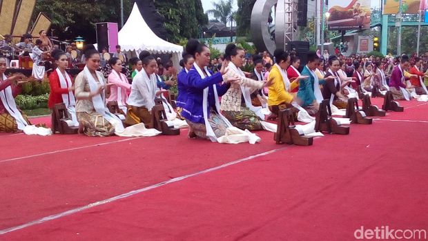 Visualisasi Dhandangan Kudus jelang Ramadan.