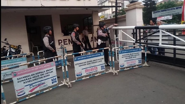 Begini Cara Polisi Tindak Teroris di Markas dalam Simulasi Begini Cara Polisi Tindak Teroris di Markas dalam Simulasi