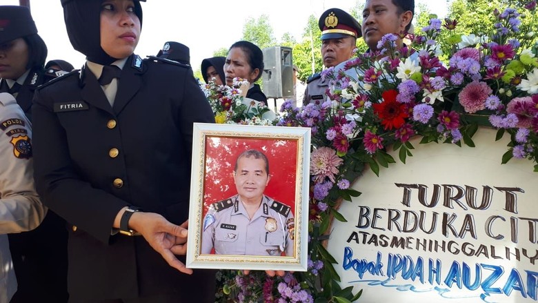 Tentang Iptu Auzar, Guru Ngaji yang Gugur Ditabrak Teroris Tentang Iptu Auzar, Guru Ngaji yang Gugur Ditabrak Teroris