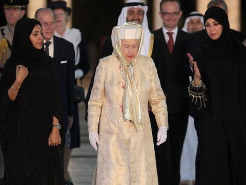 Ratu Elizabeth dalam sebuah kunjungan di Timur Tengah.