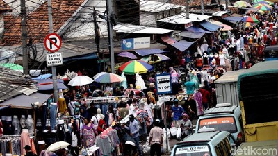 Jelang Puasa, PKL Tanah Abang Kian Menjamur
