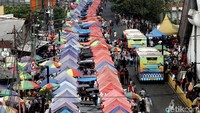 Suasana di lokasi terlihat sangat semrawut.