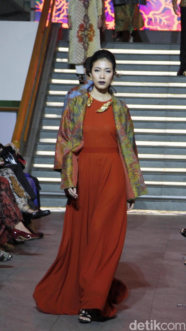 Fashion show koleksi busana Ramadan 2018 Alleira Batik bertema La Splendeur bertempat di Lamoda Cafe, Plaza Indonesia, Jakarta. Rabu [9/5/2018]. Foto: Mohammad Abduh/Wolipop