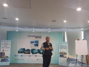 Menpar Akan Siapkan Aplikasi untuk Pengemudi Taksi