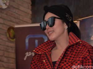 Penampilan Cetar Syahrini, Aulia Sarah hingga Member Senbatsu Uza