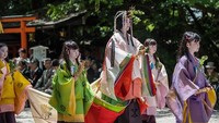 Pada masa kekaisaran Heian, bintang utama dalam prosesi Aoi Matsuri adalah seorang wanita yang disebut Saio. Peran Saio dipercayakan kepada salah seorang putri Kaisar Saga yang diutus sebagai miko di Kuil Kamo. Namun pada saat ini, wanita yang memerankan Saio disebut Saio-dai karena dipilih dari rakyat biasa. Wanita yang terpilih sebagai Saio-dai harus belum menikah dan berasal dari kota Kyoto. Carl Court/Getty Images.