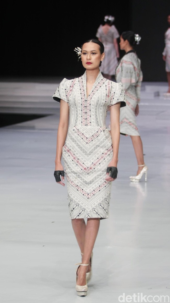 Fashion show koleksi terbaru Ivan Gunawan yang bertajuk Great Toba di Indonesia Fashion Week 2018, Jakarta Convention Center, Jakarta, Rabu [28/3/2018]. Foto: Mohammad Abduh/Wolipop