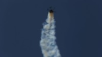 Drone milik Israel melempaskan gas air mata. REUTERS/Ibraheem Abu Mustafa.