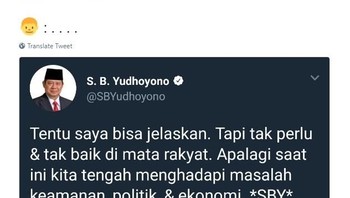 Yang suka bingung kalau pacanya nanya soal aturan offside, timpalin kayak gini saja. (Foto: Twitter)