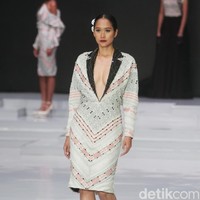 Fashion show koleksi terbaru Ivan Gunawan yang bertajuk Great Toba di Indonesia Fashion Week 2018, Jakarta Convention Center, Jakarta, Rabu [28/3/2018]. Foto: Mohammad Abduh/Wolipop