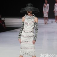 Fashion show koleksi terbaru Ivan Gunawan yang bertajuk Great Toba di Indonesia Fashion Week 2018, Jakarta Convention Center, Jakarta, Rabu [28/3/2018]. Foto: Mohammad Abduh/Wolipop