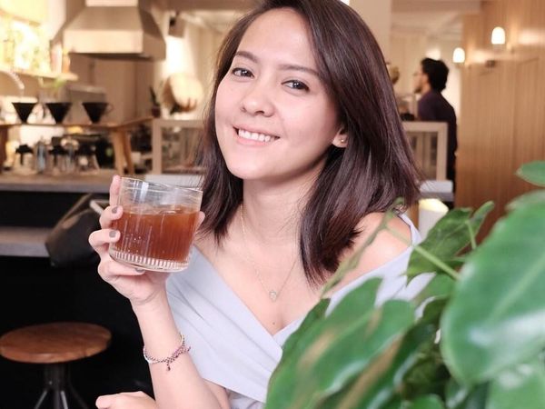 Asyiknya Lala Karmela Menyantap 8 Skop Es Krim hingga Jus Buah Segar