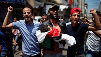 Bentrokan terjadi saat ribuan warga Palestina menggelar aksi demo untuk memprotes pemindahan Kedutaan Amerika Serikat dari Tel Aviv ke Yerusalem. REUTERS/Mohammed Salem.