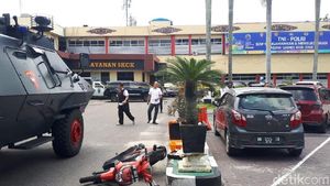 Foto: Suasana di Polda Riau 2 Jam Pasca Serangan, Ada Mayat Terkapar