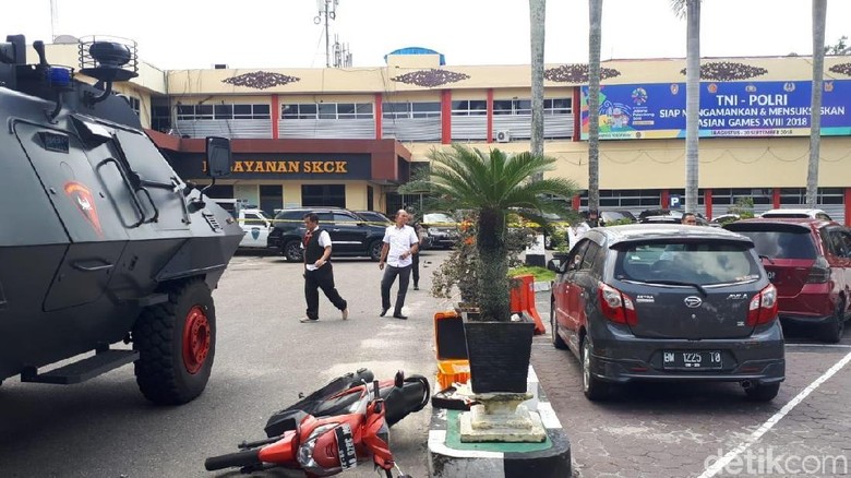 Saksi Mata Penyerangan Polda Riau: Saya Kira Mobil Tabrakan Saksi Mata Penyerangan Polda Riau: Saya Kira Mobil Tabrakan